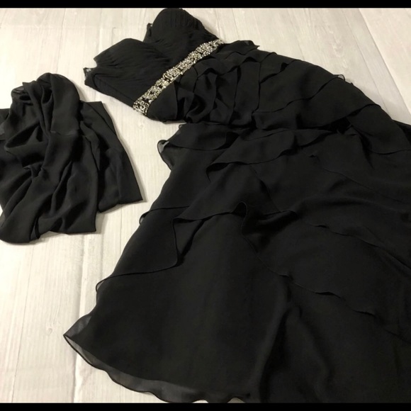 Incredible ball or prom gown - Picture 1 of 3